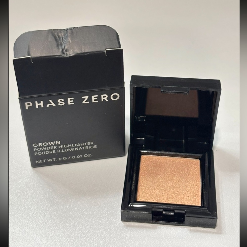 Phase Zero Crown Powder Highlighter - Gold - Picture 2 of 7